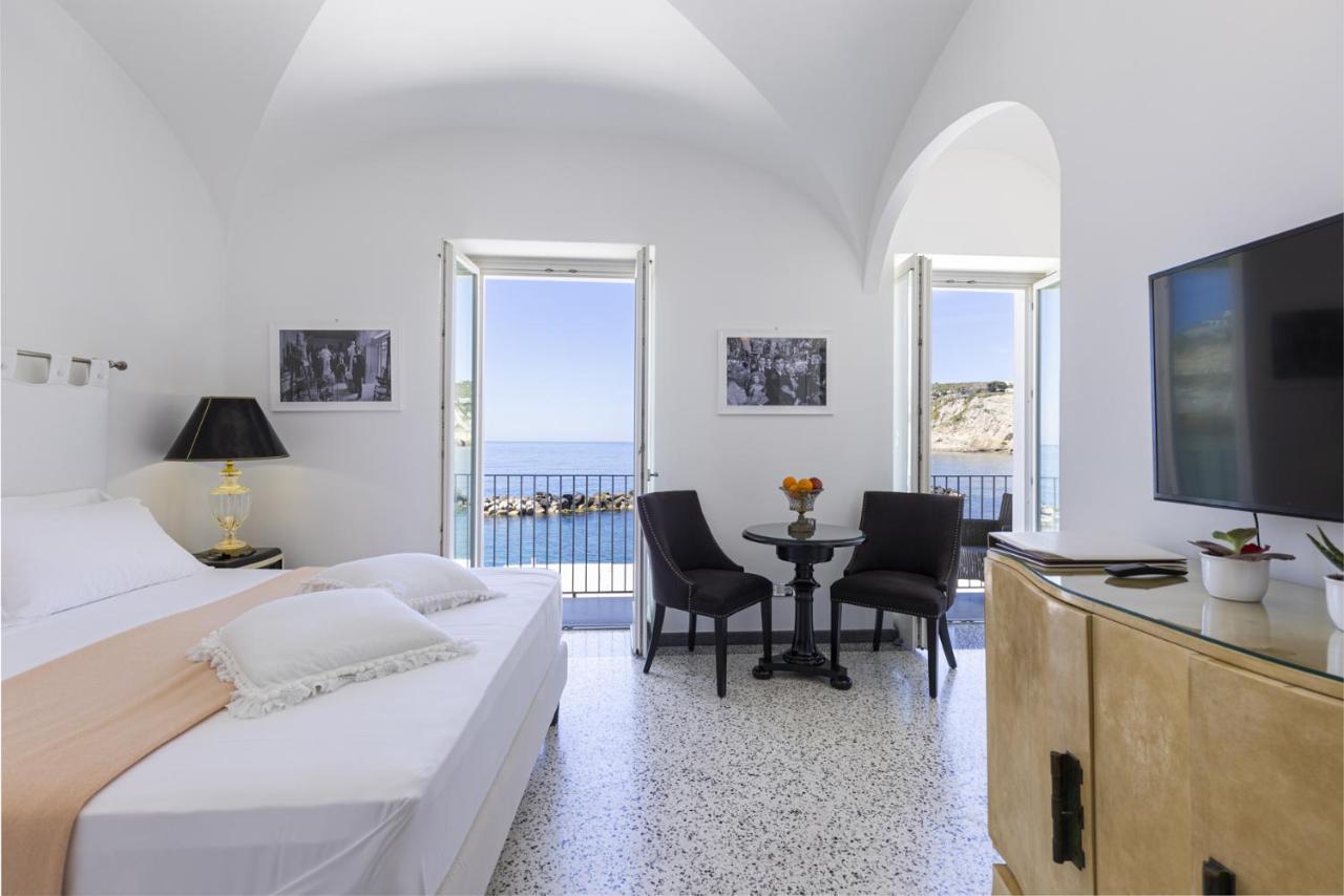 Roccobarocco Boutique Hotel Sant'Angelo  ภายนอก รูปภาพ